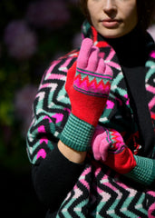 Quinton & Chadwick - Zig Zag Gloves in Red and Pink