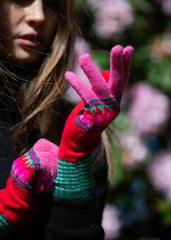 Quinton & Chadwick - Zig Zag Gloves in Red and Pink