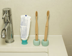 Kikkerland Bamboo Nudie Toothbrush Duo