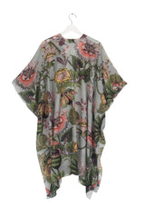 One Hundred Stars Eccentric Blooms Putty Throwover