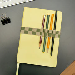 Kikkerland - Green Pen Holder Book Band