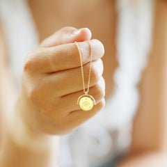 Lisa Angel - Spinning Disc Eye Necklace In Gold